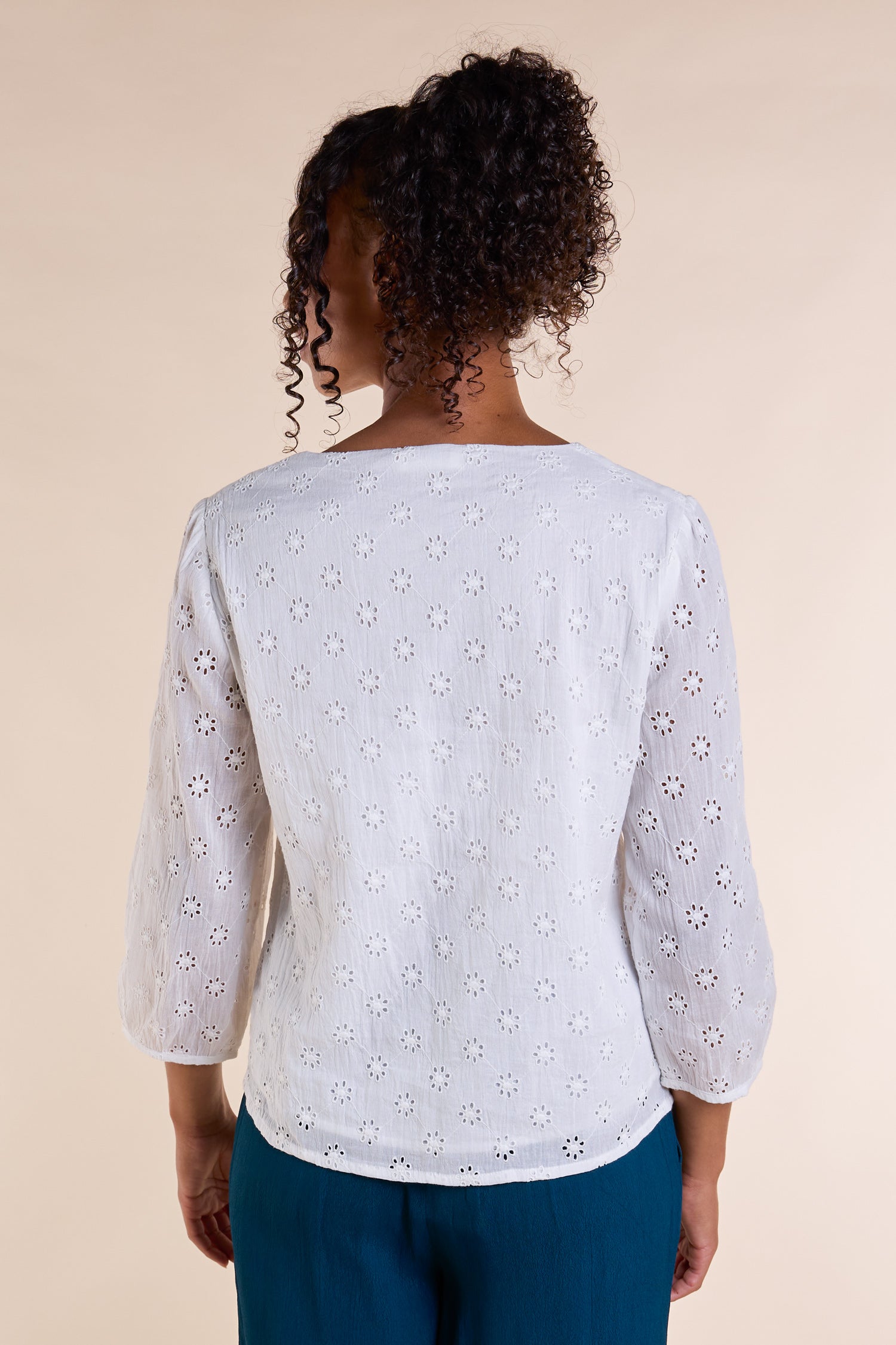 SS25 Broderie Anglaise Top - White