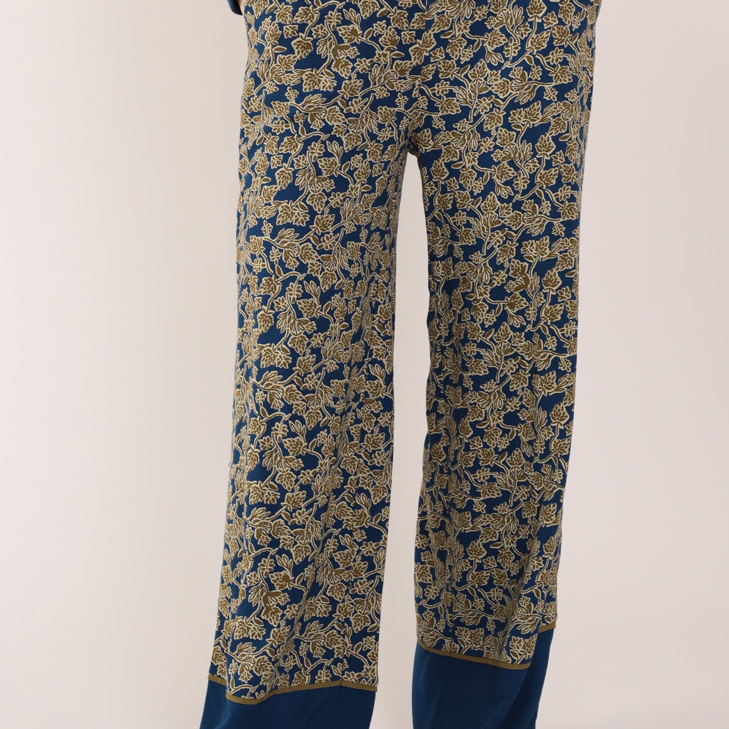 Contrast Hem Viscose Trouser - Short front