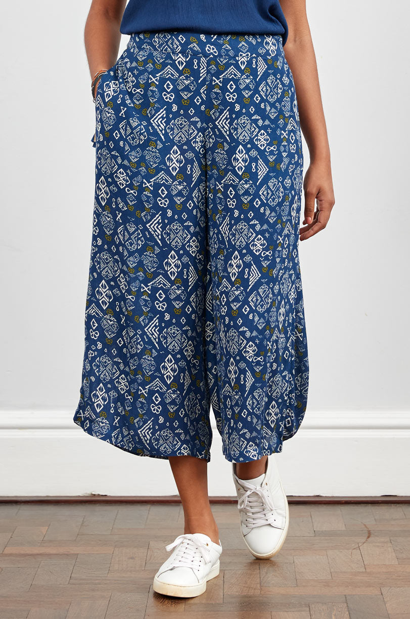 KA1032 Cropped Wide Leg Crinkle Trousers