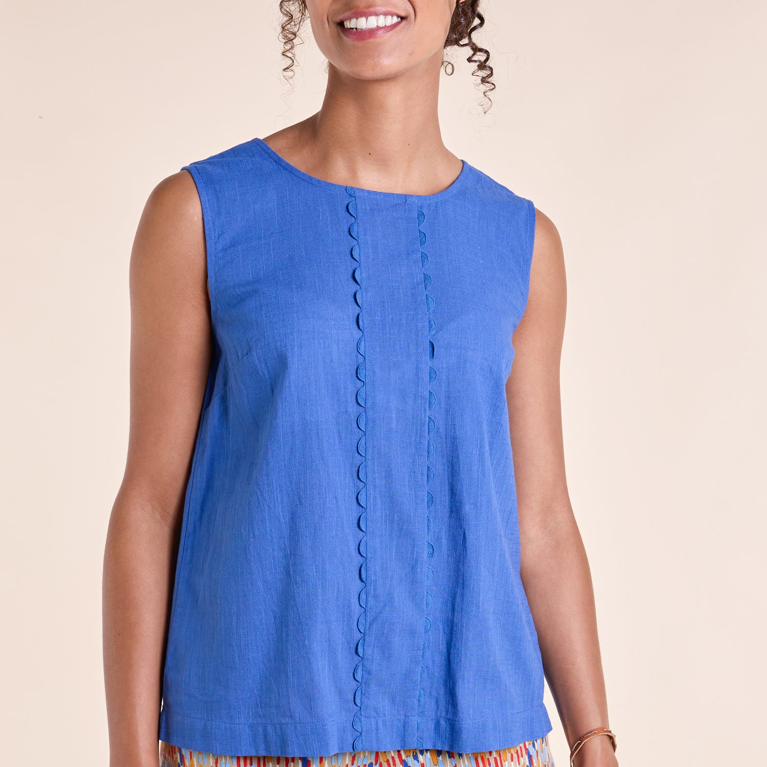 SS25 Scallop trim vest - China