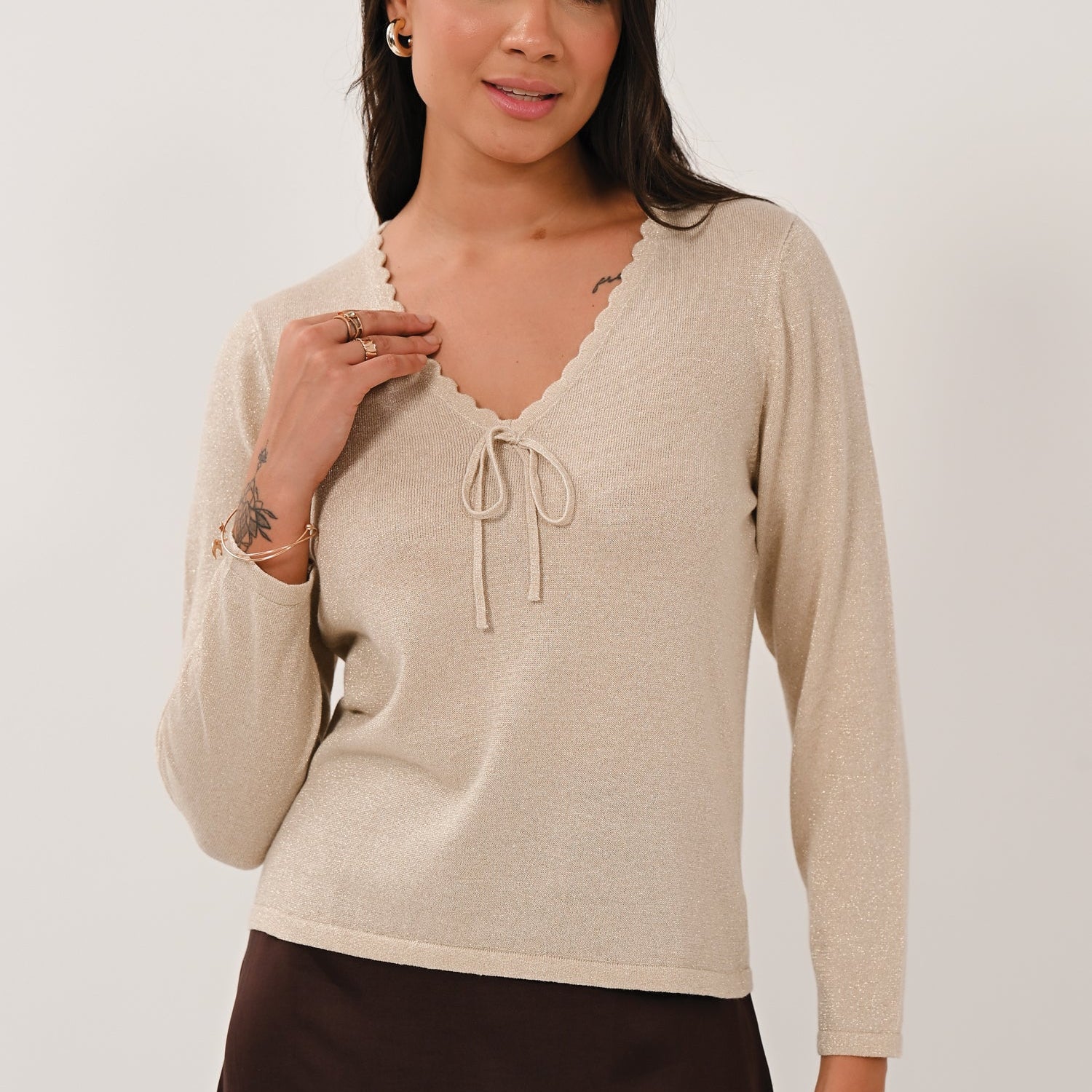 AW26 Scallop Trim V Neck - Champagne Gold