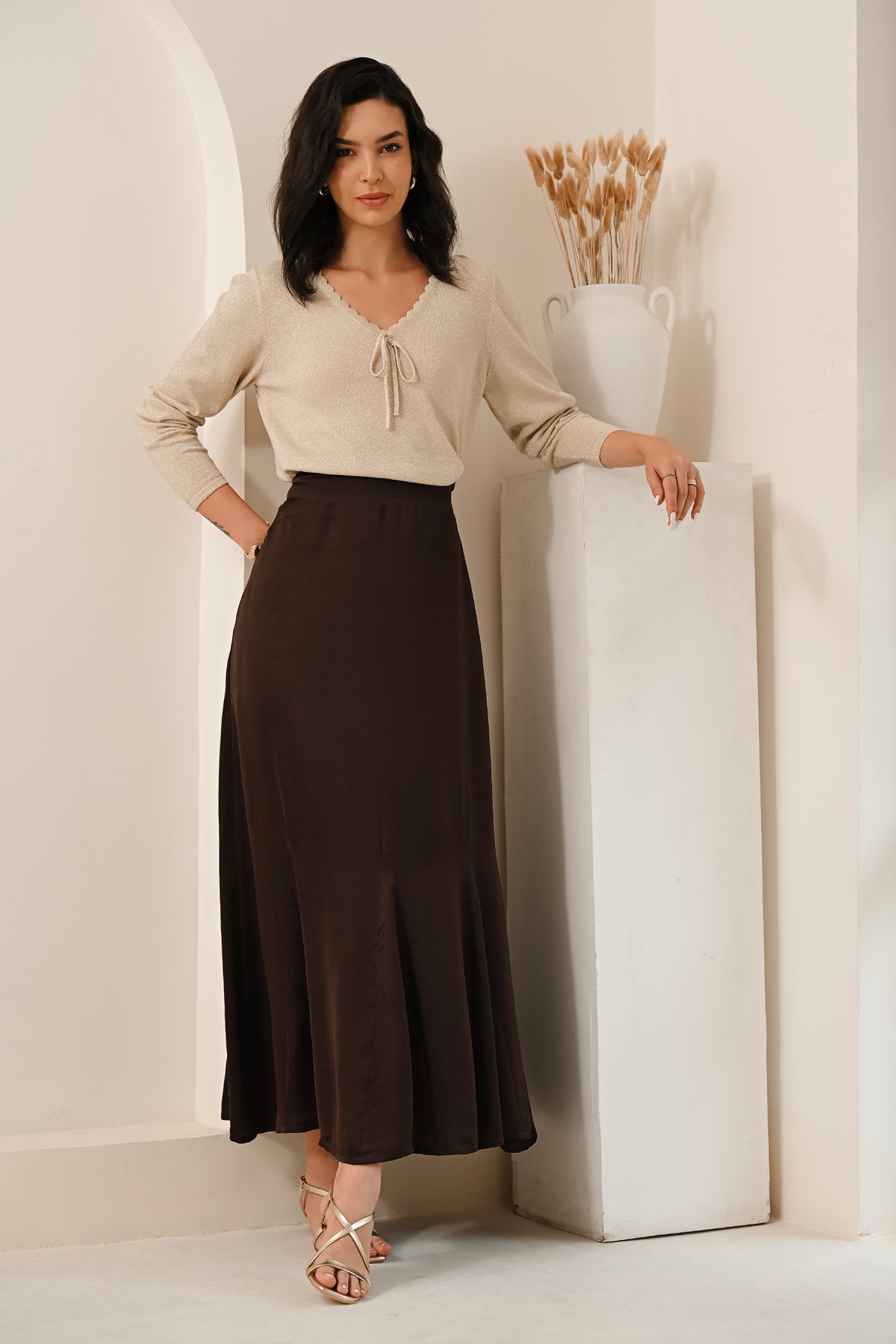 AW26 Scallop Trim V Neck - Champagne Gold