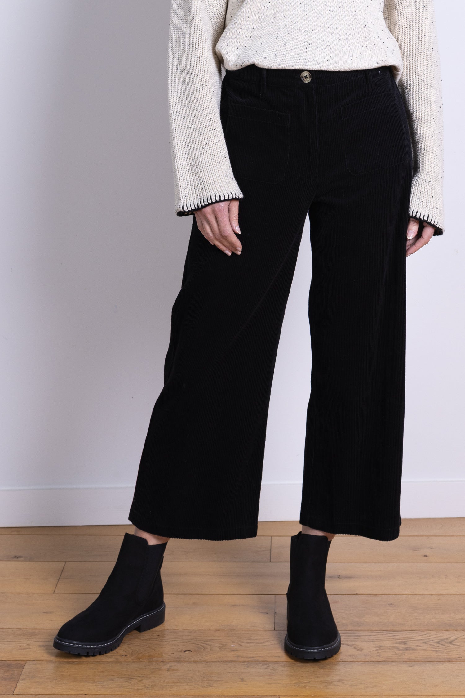 AW25 Pocket Cropped Trouser - black