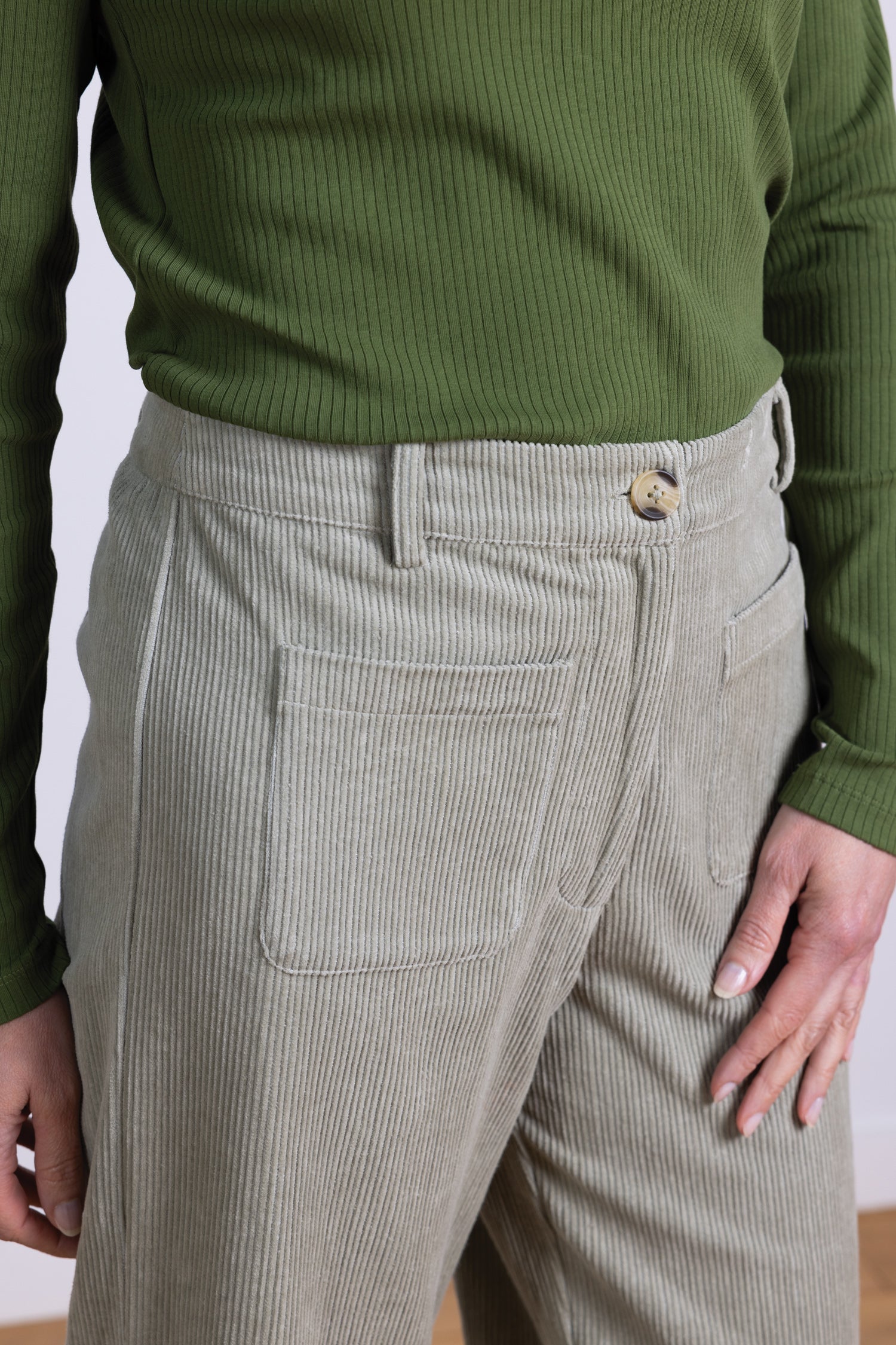 AW25 Pocket Cropped Trouser - Ecru