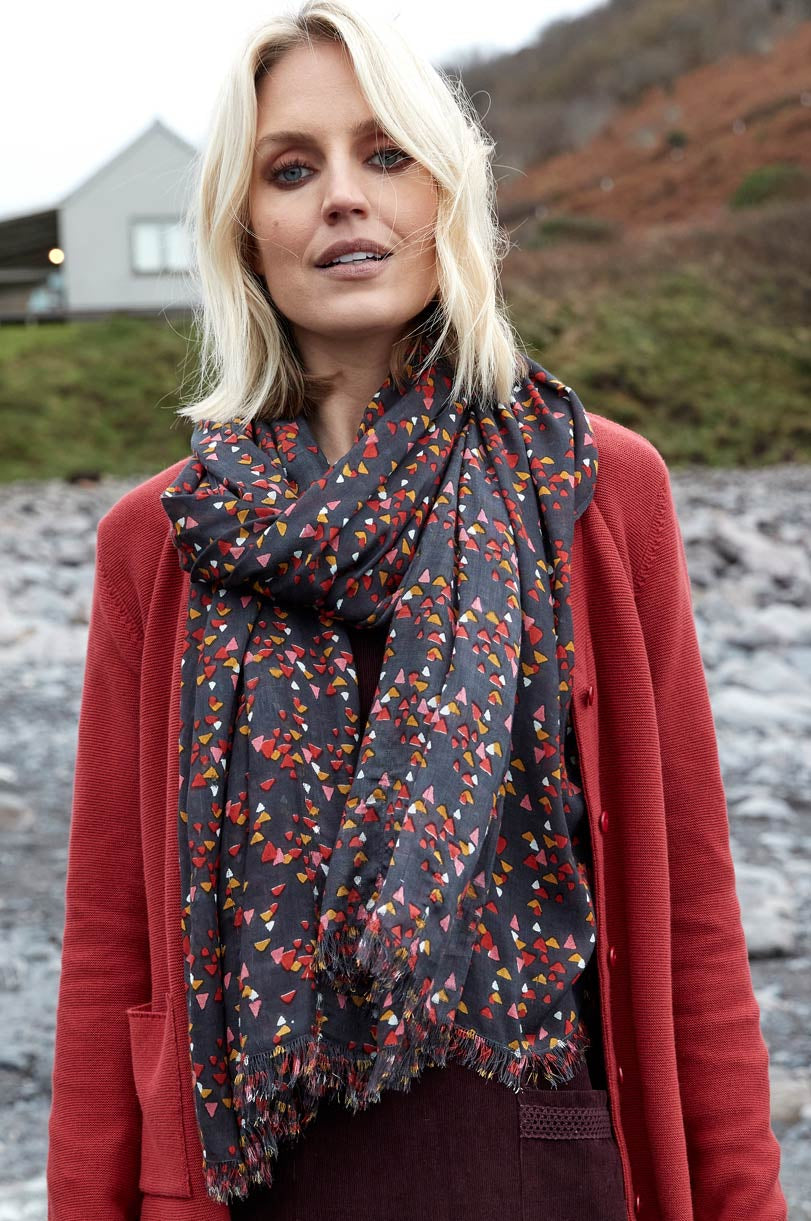 TP0318 Printed Triangles Scarf
